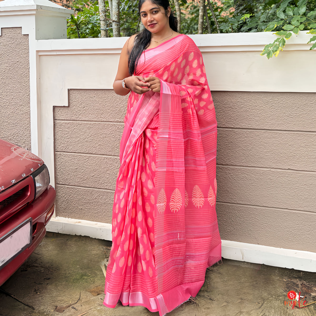 Elegant Pink Linen Saree with Zari Border