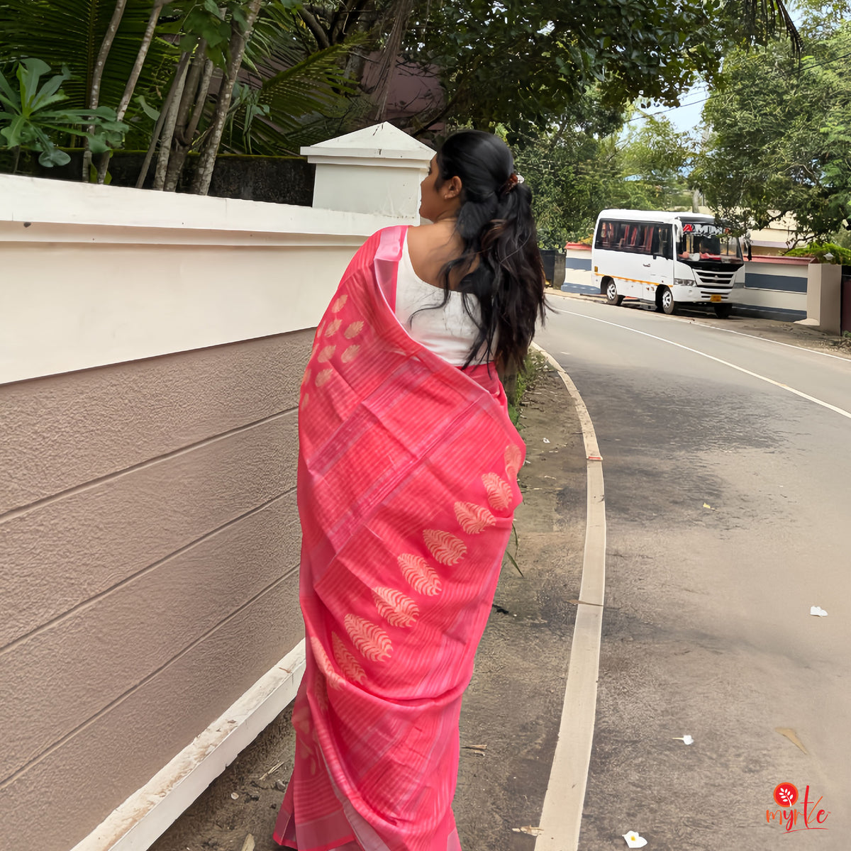 Elegant Pink Linen Saree with Zari Border