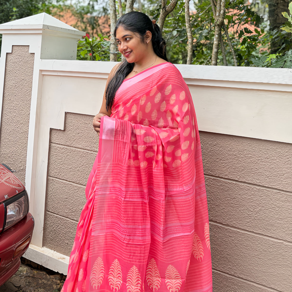 Elegant Pink Linen Saree with Zari Border